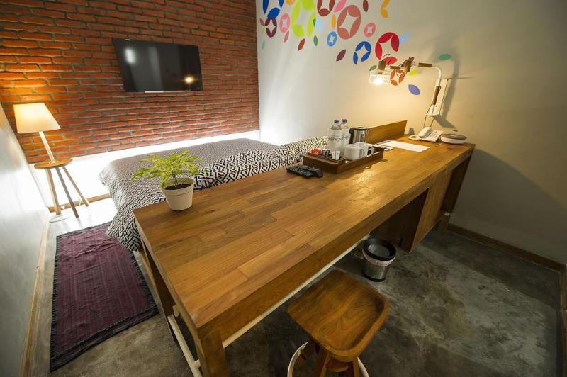 Lokal Hotel & Restaurant 요그야카르타 외부 사진