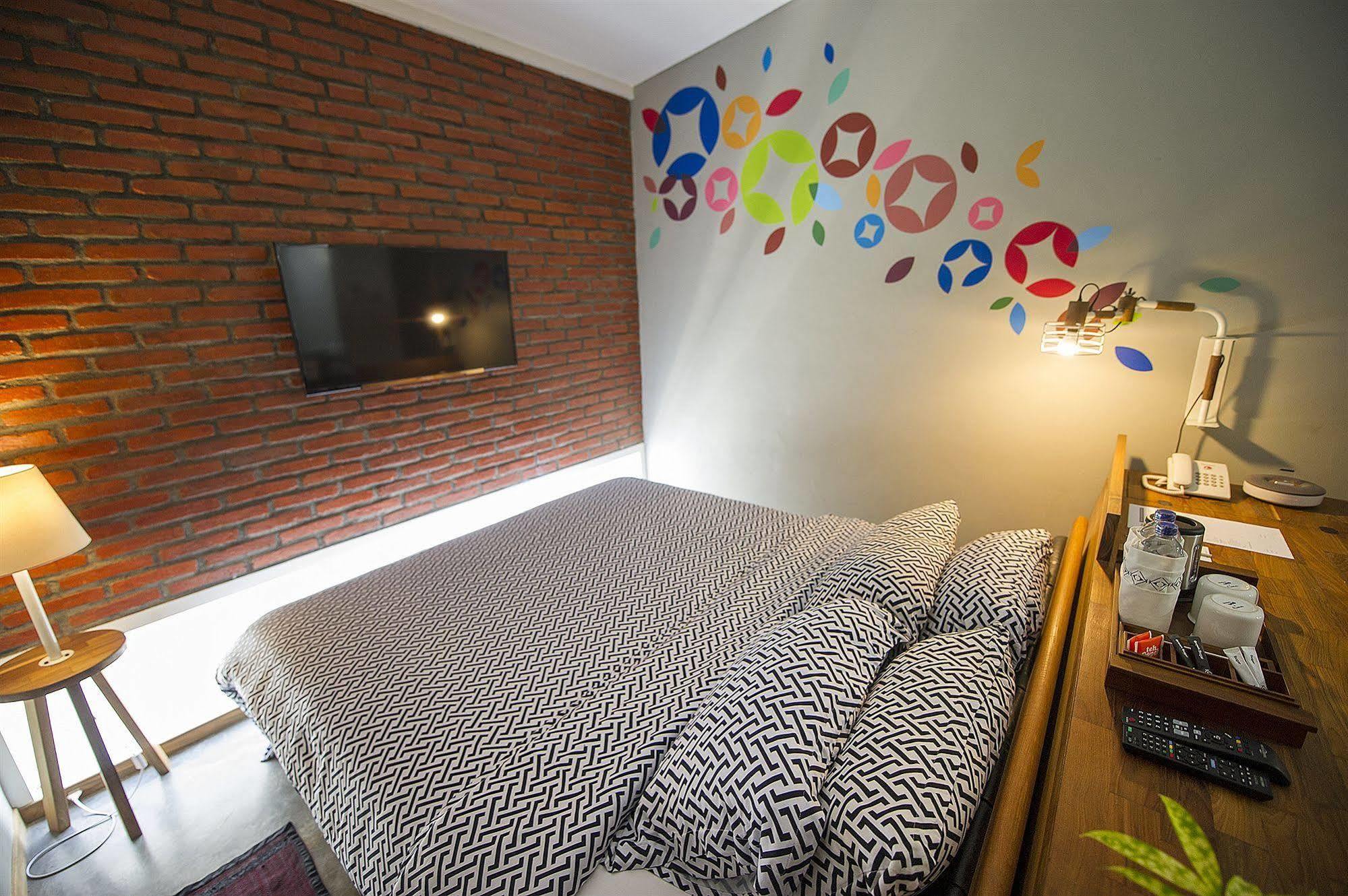 Lokal Hotel & Restaurant 요그야카르타 외부 사진