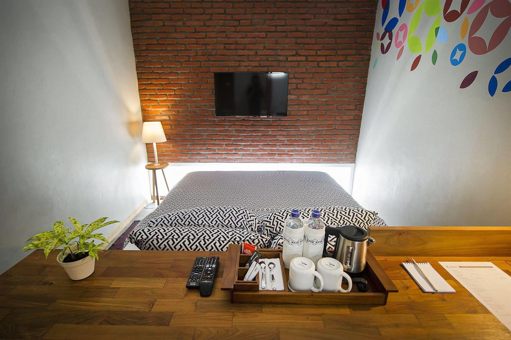 Lokal Hotel & Restaurant 요그야카르타 외부 사진