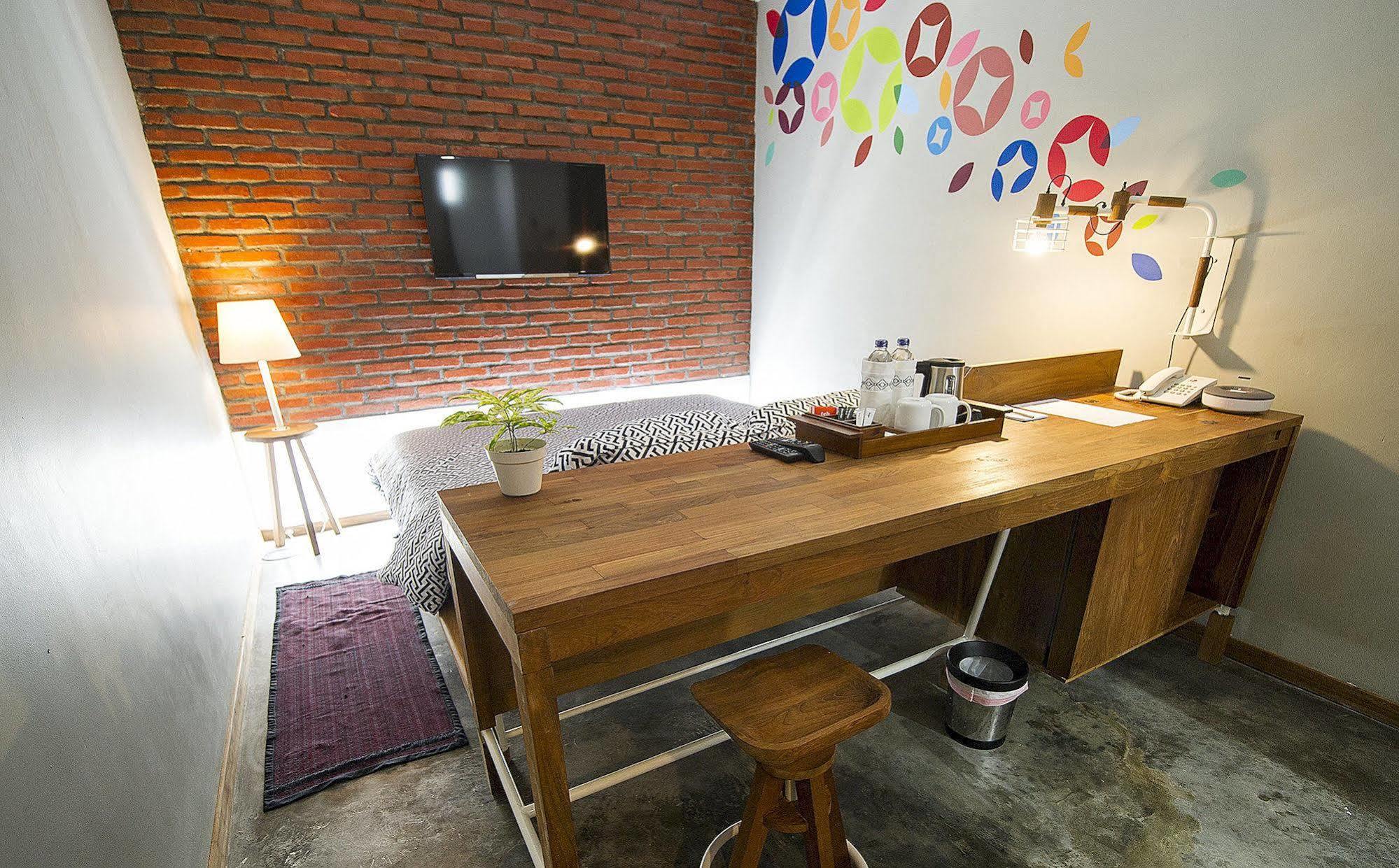 Lokal Hotel & Restaurant 요그야카르타 외부 사진