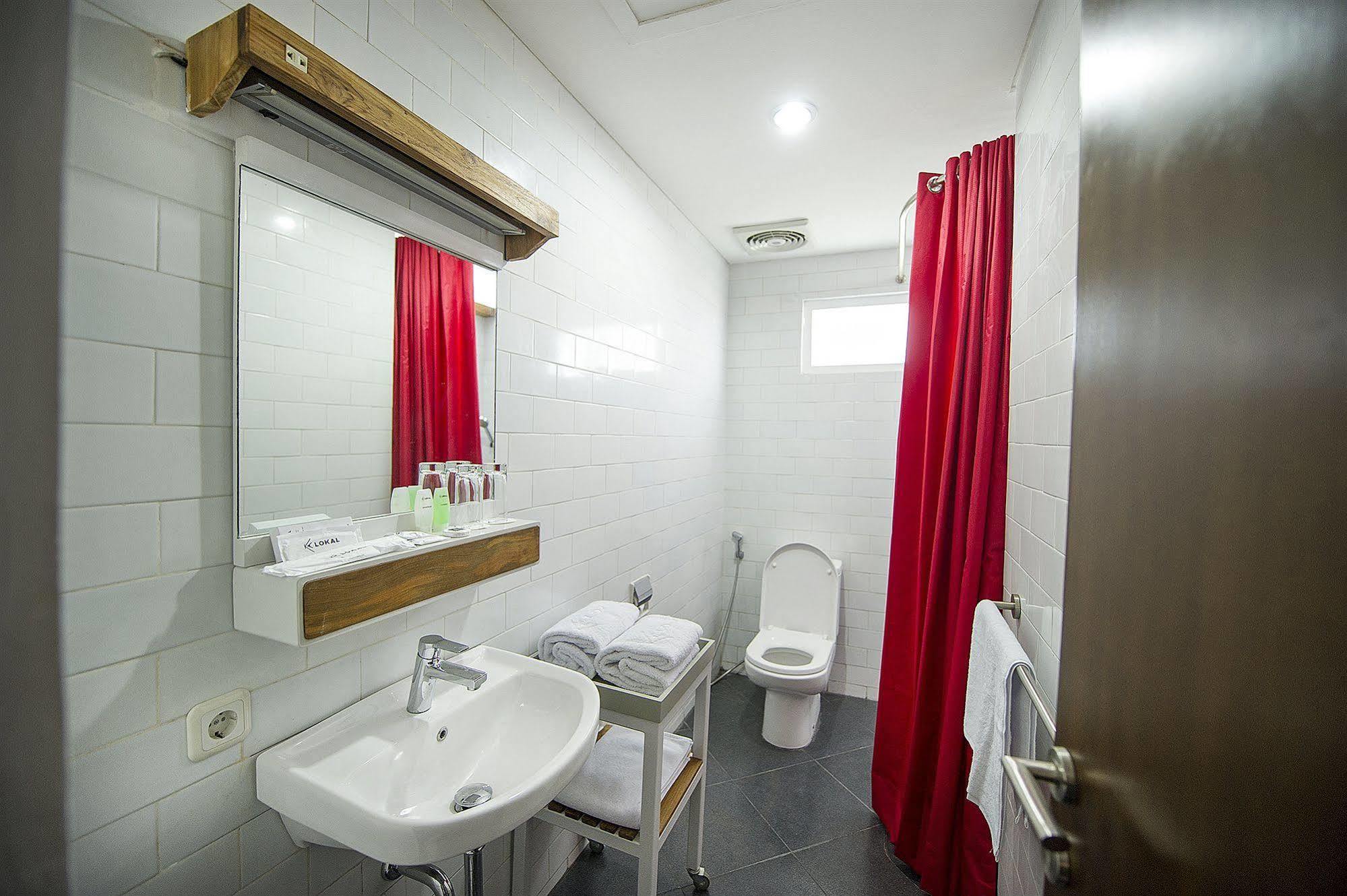 Lokal Hotel & Restaurant 요그야카르타 외부 사진